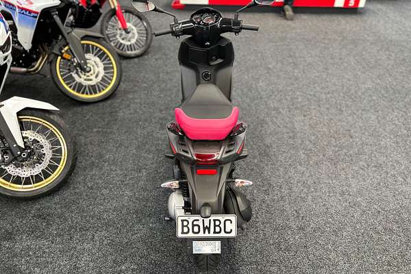 2019 Aprilia SR MOTARD 125