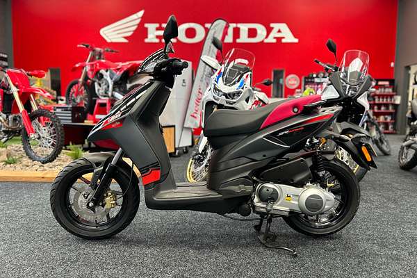 2019 Aprilia SR MOTARD 125