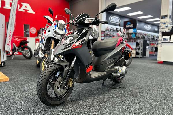 2019 Aprilia SR MOTARD 125