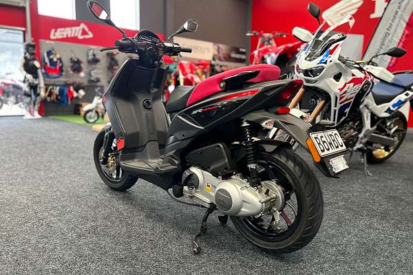 2019 Aprilia SR MOTARD 125