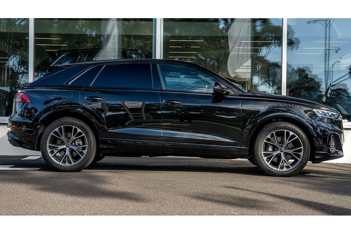 2024 Audi Q8 50 TDI S line F1