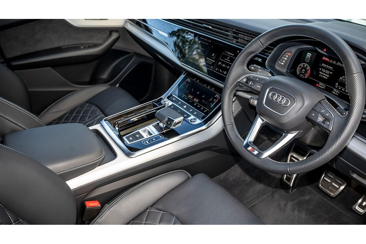 2024 Audi Q8 50 TDI S line F1