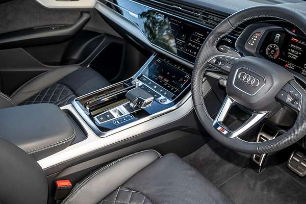 2024 Audi Q8 50 TDI S line F1