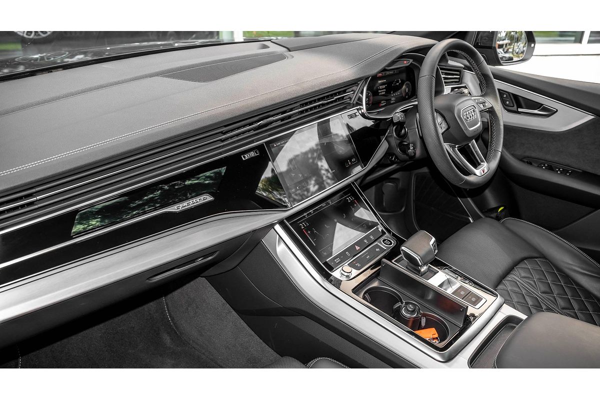2024 Audi Q8 50 TDI S line F1