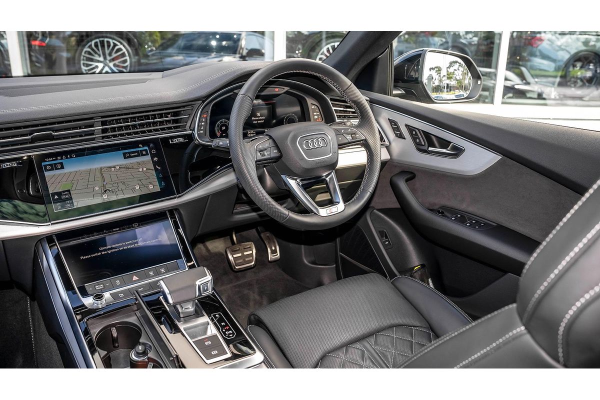 2024 Audi Q8 50 TDI S line F1