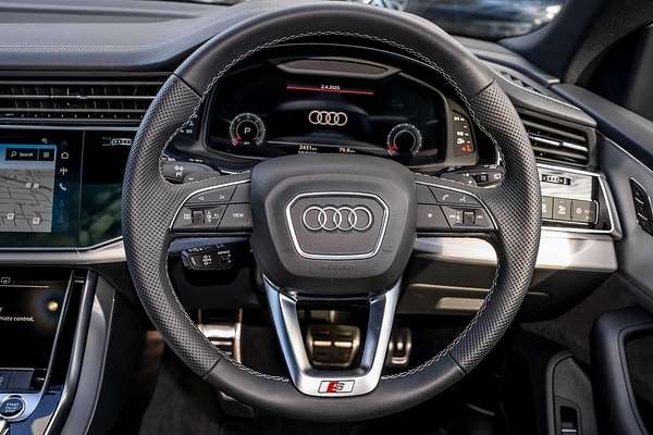 2024 Audi Q8 50 TDI S line F1