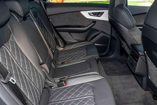 2024 Audi Q8 50 TDI S line F1