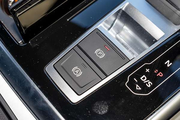 2024 Audi Q8 50 TDI S line F1