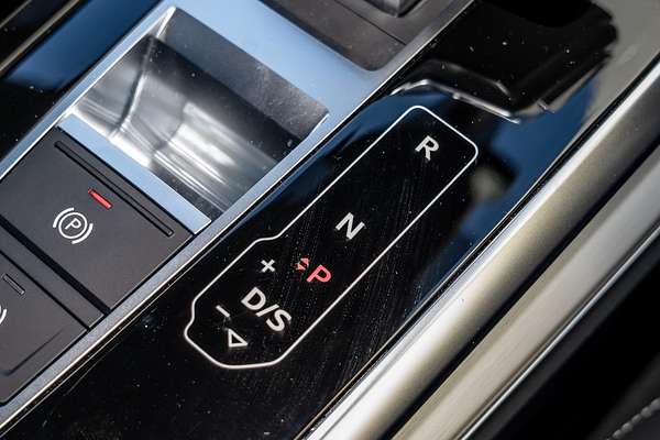 2024 Audi Q8 50 TDI S line F1