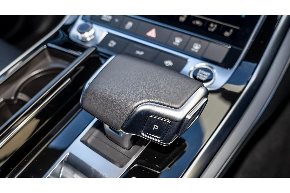 2024 Audi Q8 50 TDI S line F1