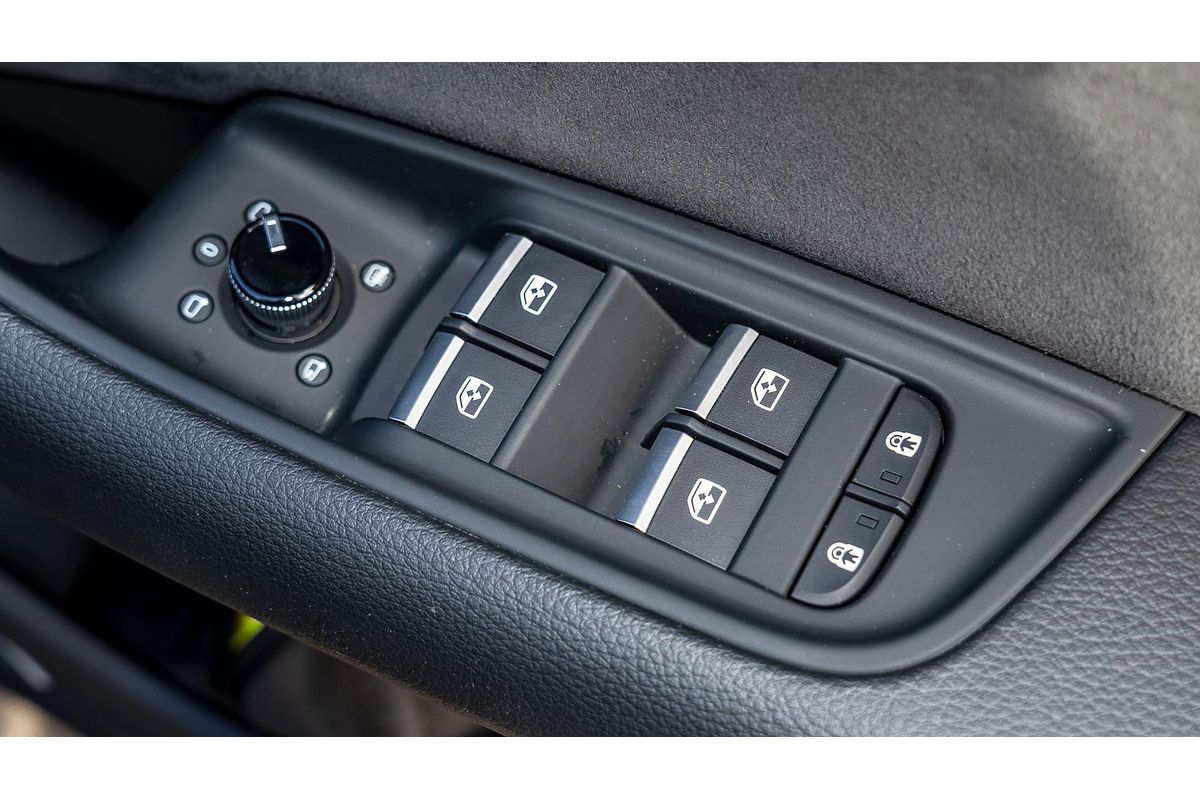 2024 Audi Q8 50 TDI S line F1