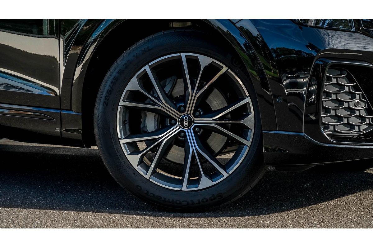 2024 Audi Q8 50 TDI S line F1