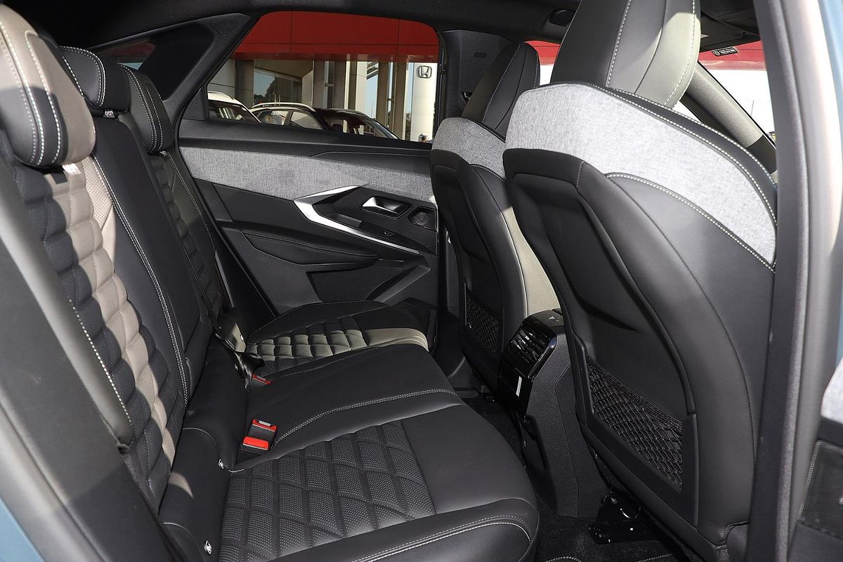 2024 Peugeot 3008 GT Premium Hybrid P64