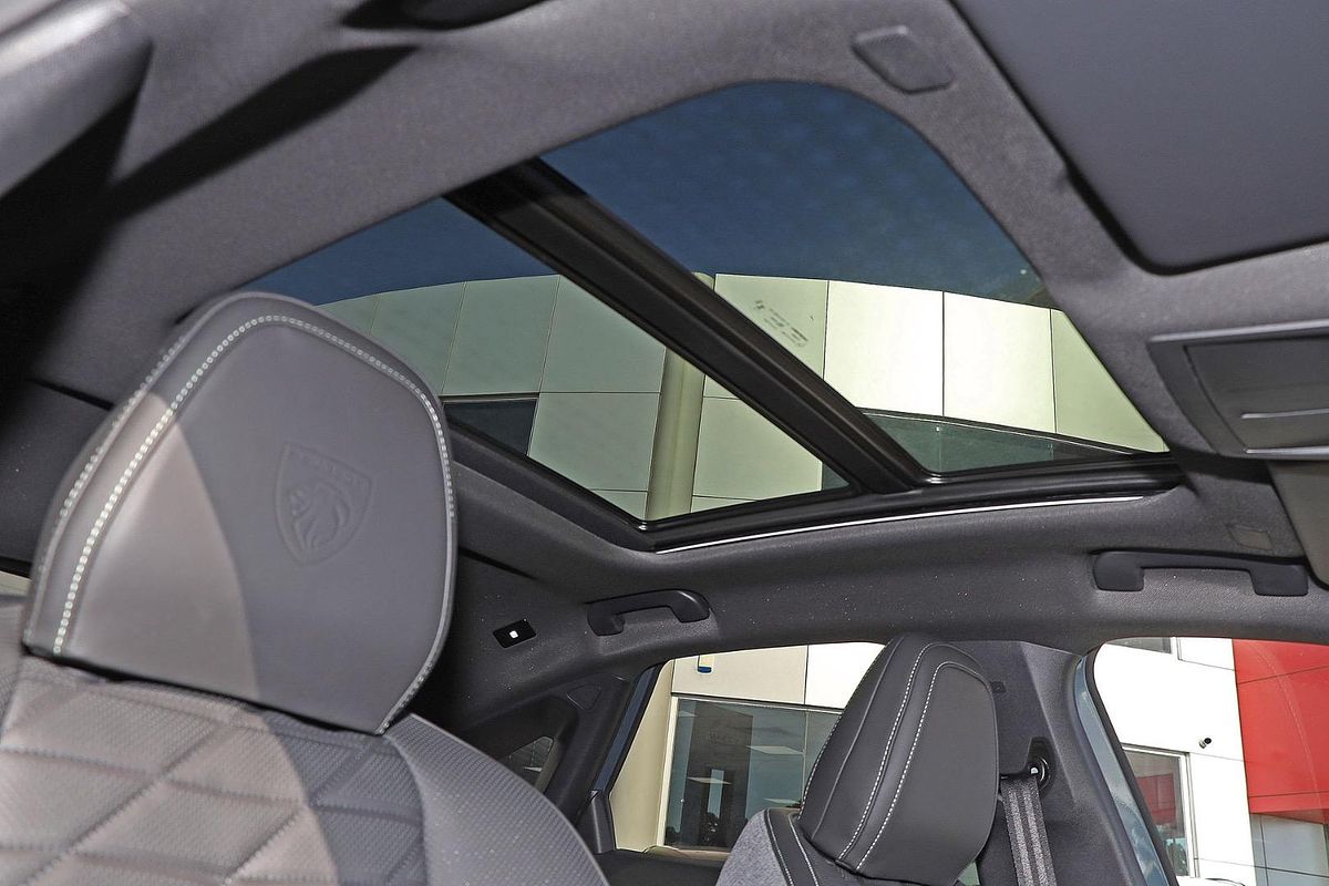 2024 Peugeot 3008 GT Premium Hybrid P64