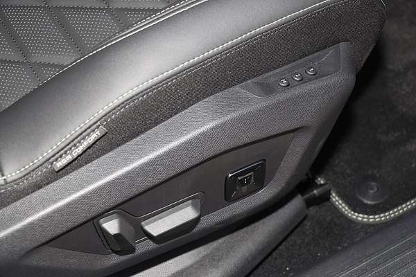 2024 Peugeot 3008 GT Premium Hybrid P64