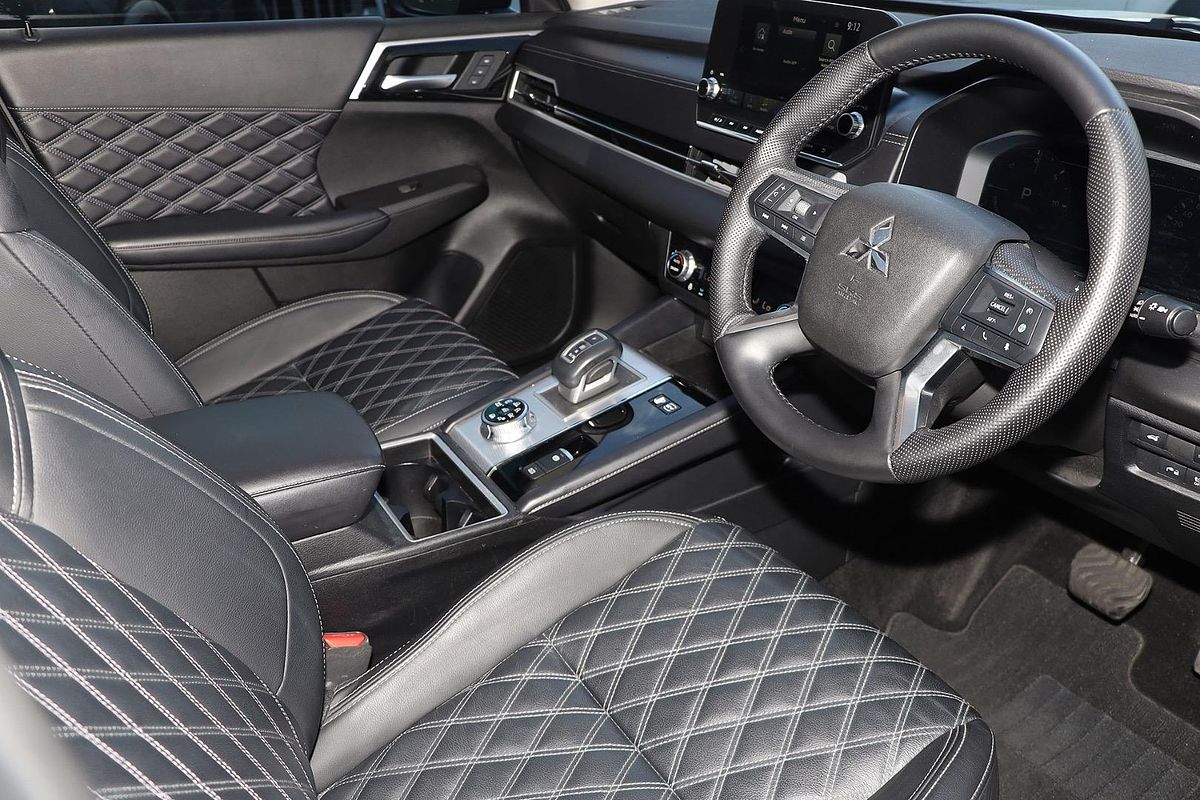 2023 Mitsubishi Outlander PHEV Exceed ZM