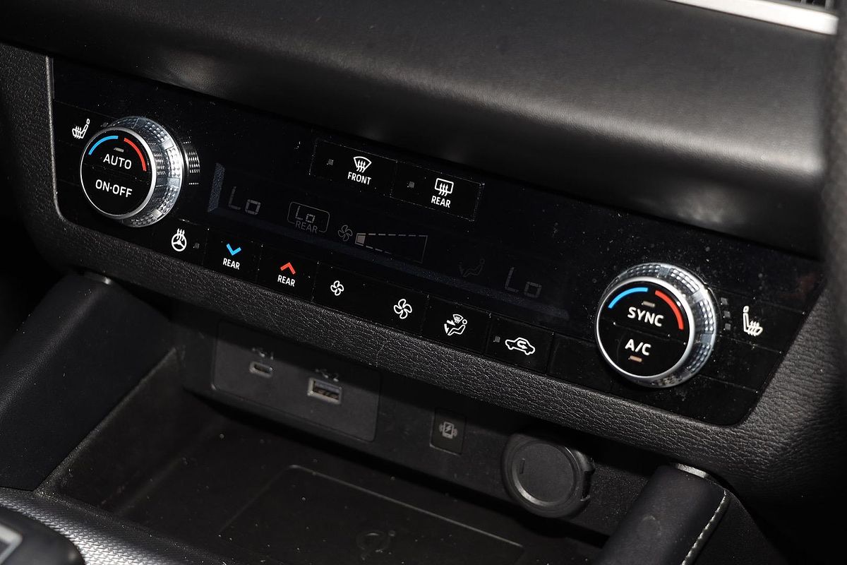2023 Mitsubishi Outlander PHEV Exceed ZM