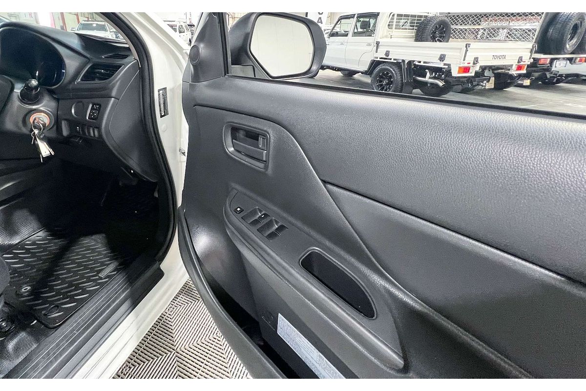 2019 Mitsubishi Triton GLX MR 4X4