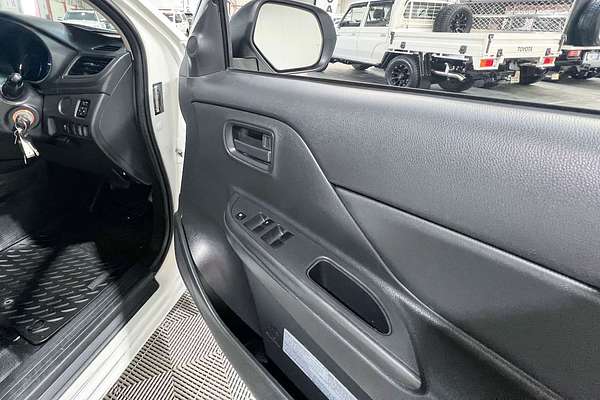 2019 Mitsubishi Triton GLX MR 4X4