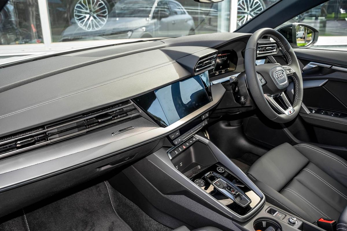 2024 Audi A3 35 TFSI S line GY