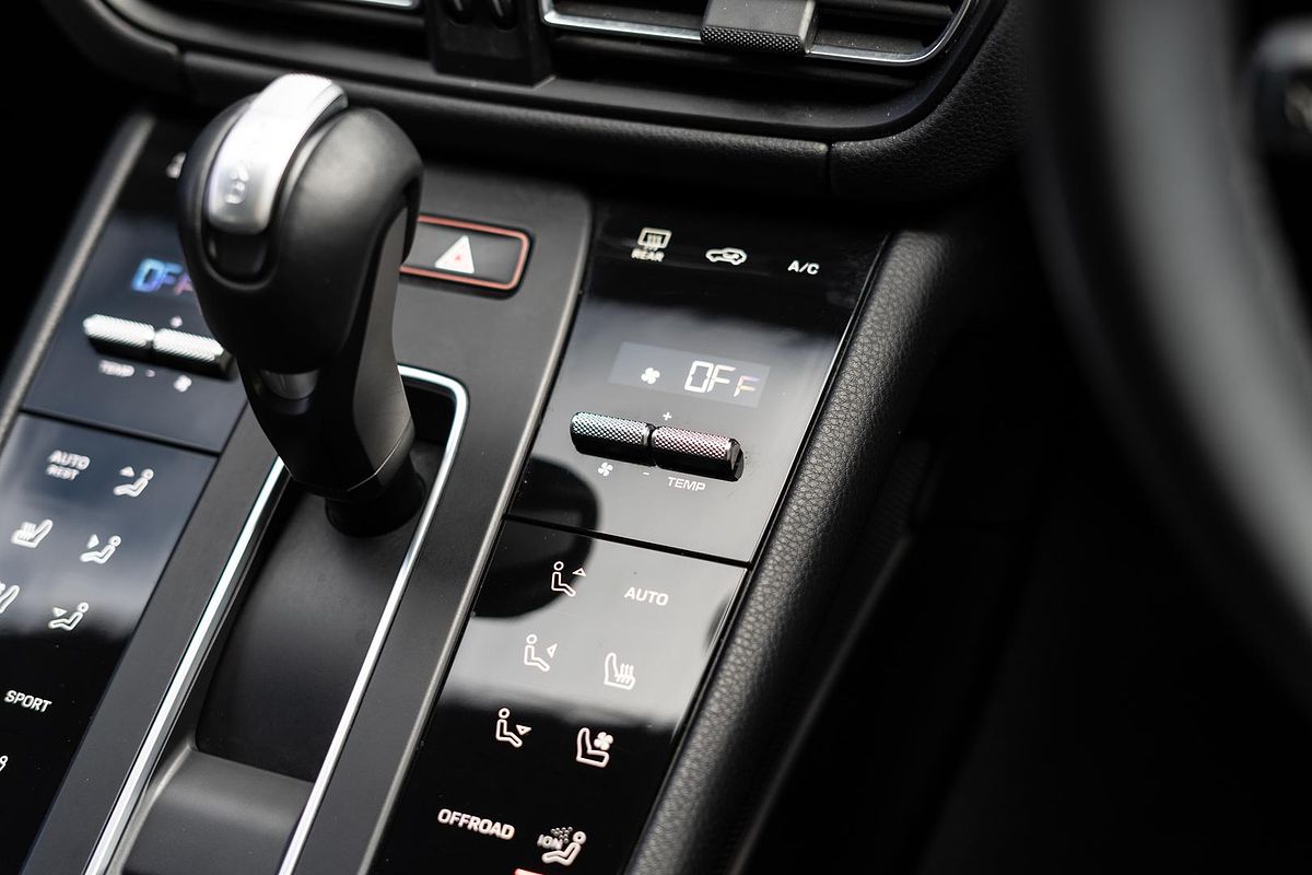 2022 Porsche Macan S 95B