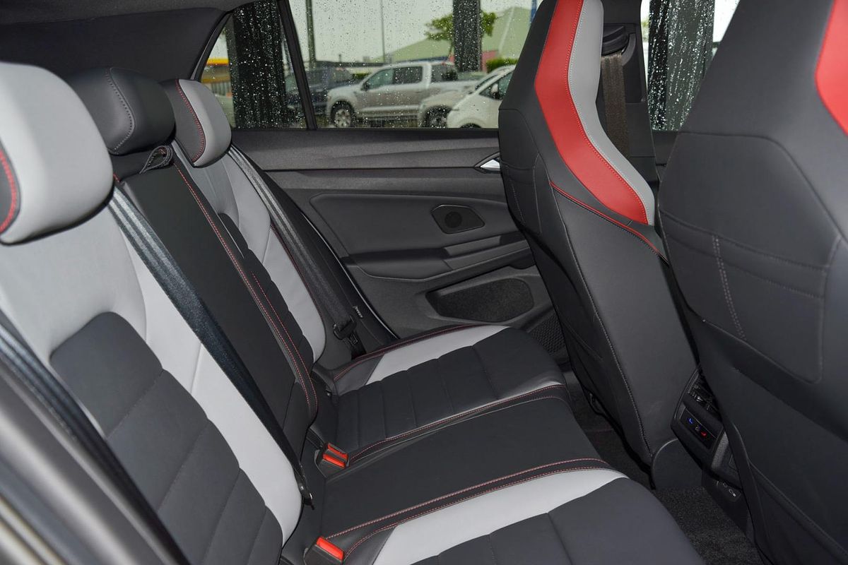 2024 Volkswagen Golf GTI 8