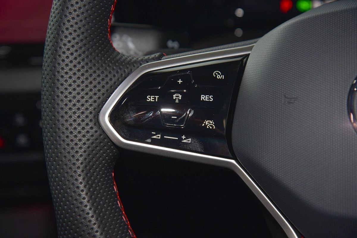 2024 Volkswagen Golf GTI 8