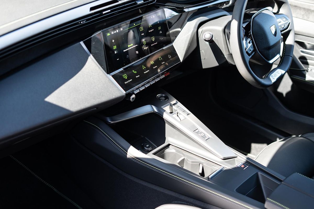 2025 Peugeot 408 GT Premium Hybrid P54