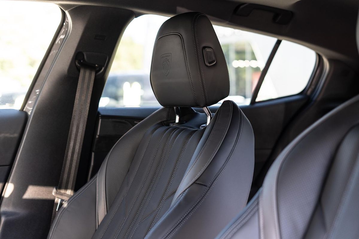 2025 Peugeot 408 GT Premium Hybrid P54