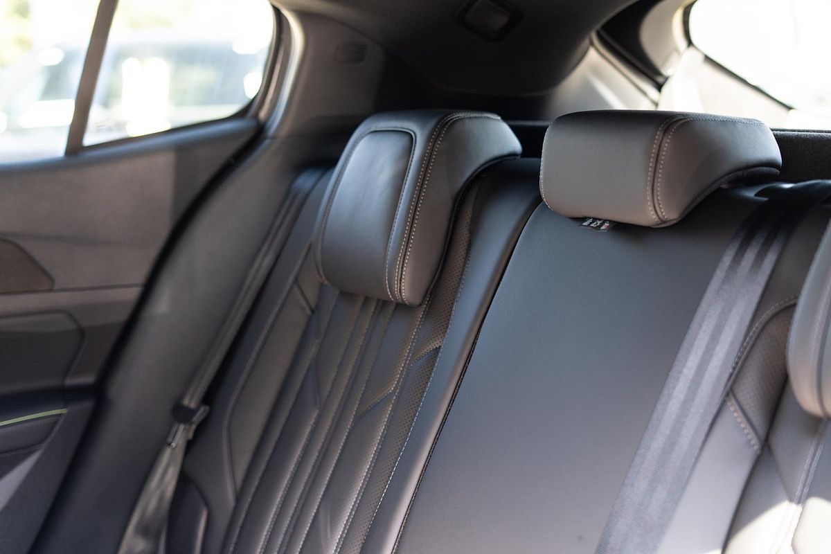2025 Peugeot 408 GT Premium Hybrid P54