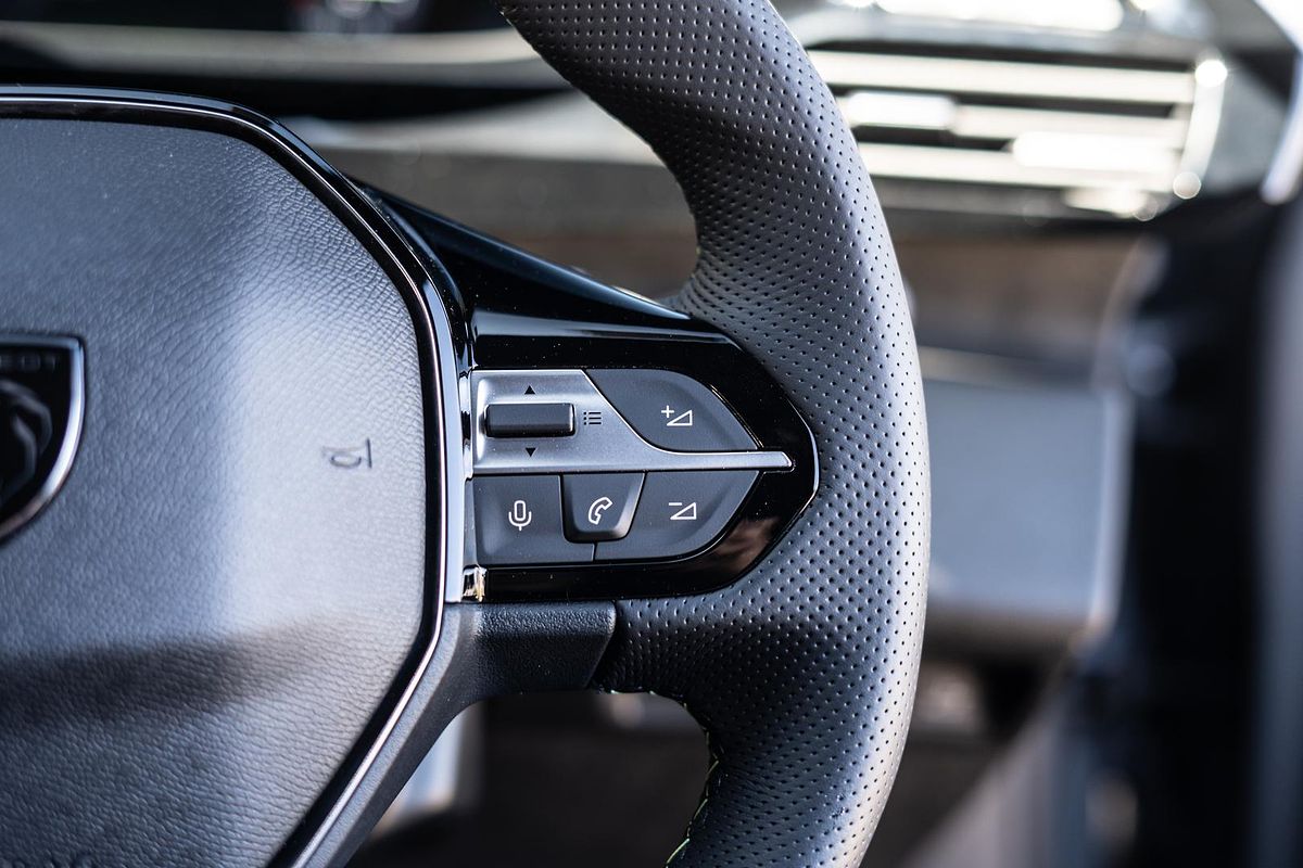 2025 Peugeot 408 GT Premium Hybrid P54