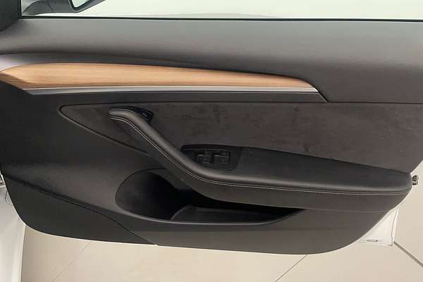 2022 Tesla Model 3 Rear-Wheel Drive