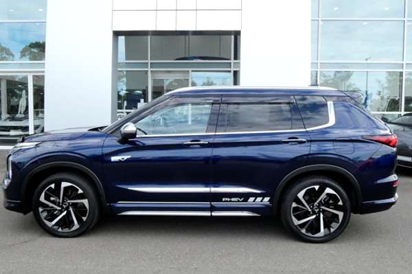 2023 Mitsubishi Outlander PHEV Exceed ZM