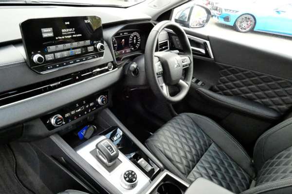 2023 Mitsubishi Outlander PHEV Exceed ZM
