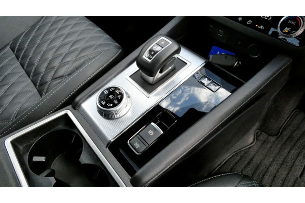 2023 Mitsubishi Outlander PHEV Exceed ZM