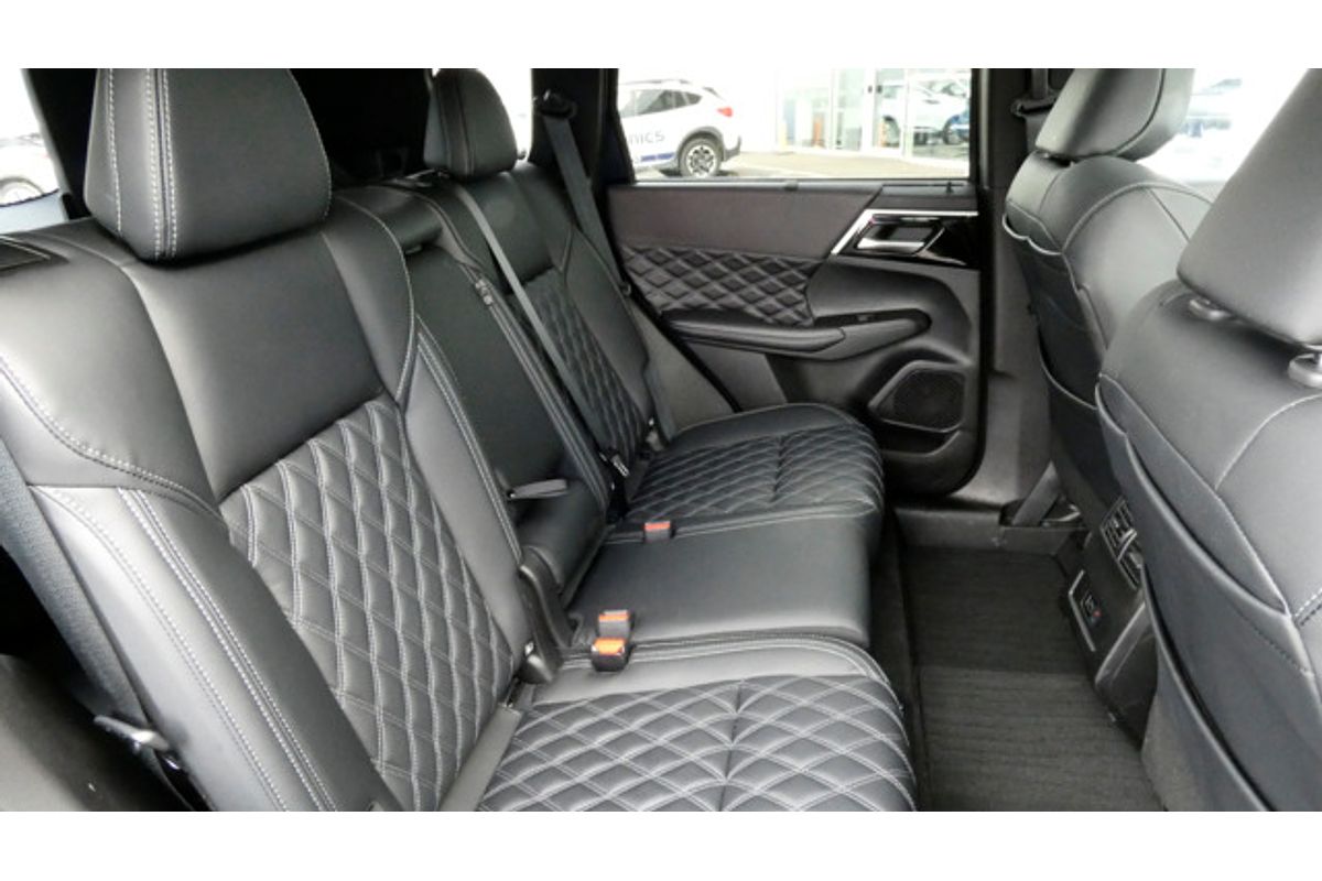 2023 Mitsubishi Outlander PHEV Exceed ZM