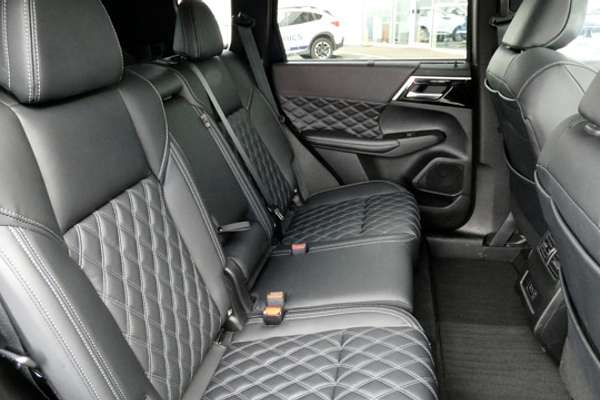 2023 Mitsubishi Outlander PHEV Exceed ZM