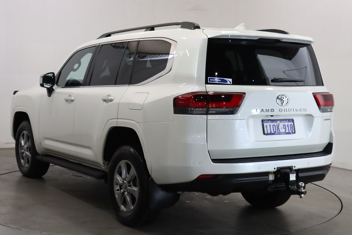2024 Toyota Landcruiser Sahara FJA300R
