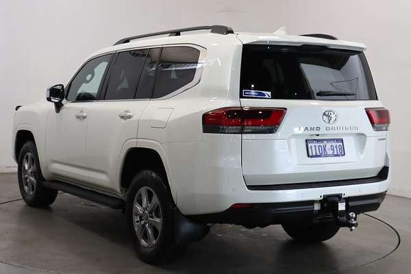 2024 Toyota Landcruiser Sahara FJA300R
