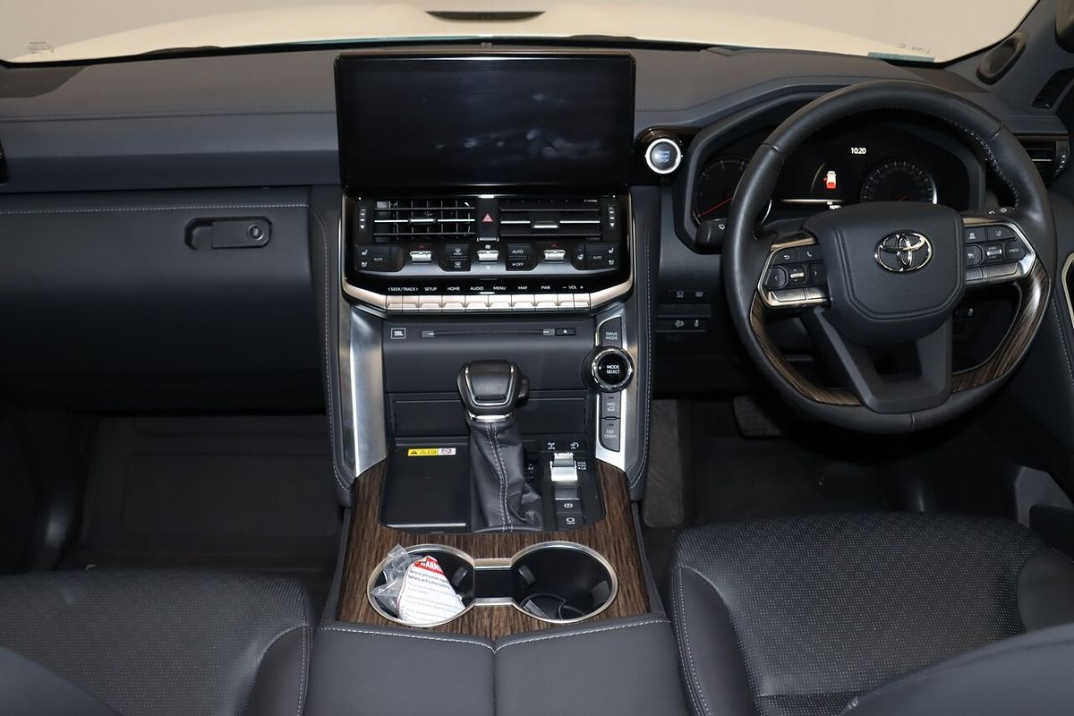 2024 Toyota Landcruiser Sahara FJA300R