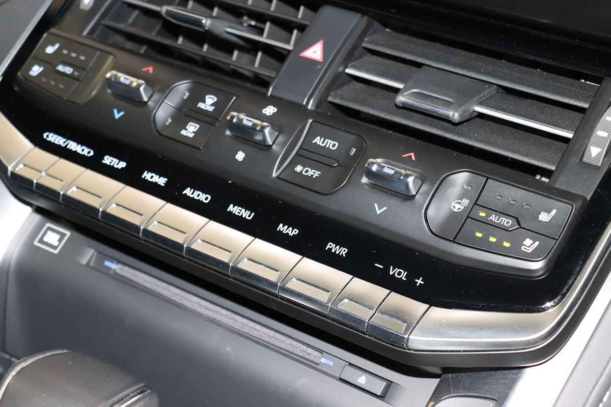 2024 Toyota Landcruiser Sahara FJA300R