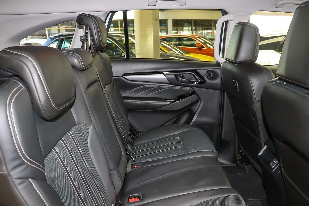 2022 Isuzu MU-X LS-T