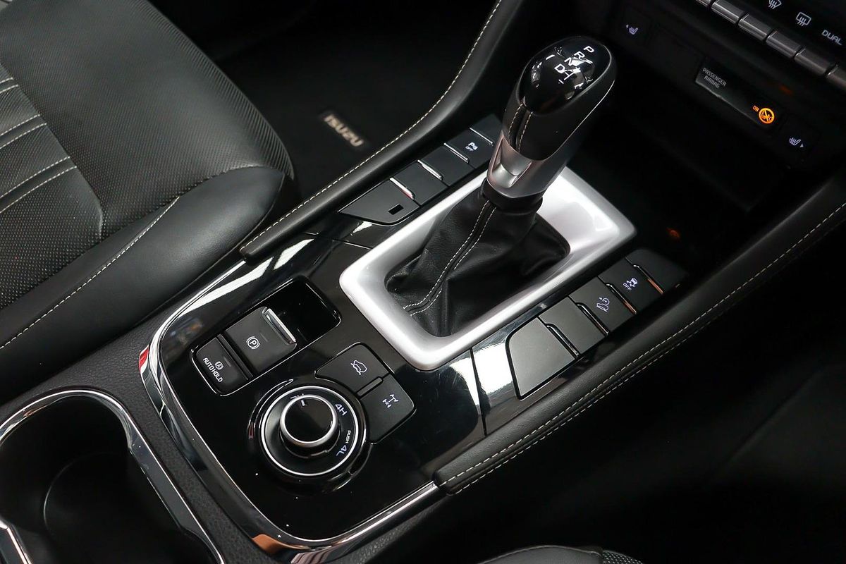 2022 Isuzu MU-X LS-T