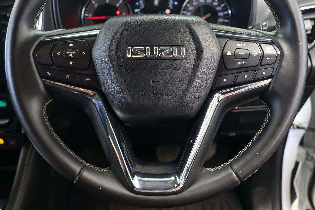 2022 Isuzu MU-X LS-T
