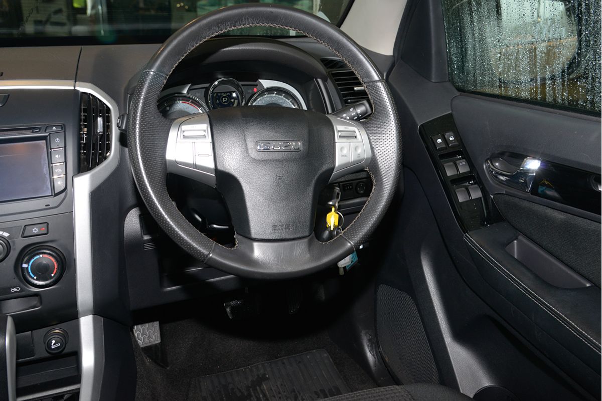 2020 Isuzu MU-X LS-M