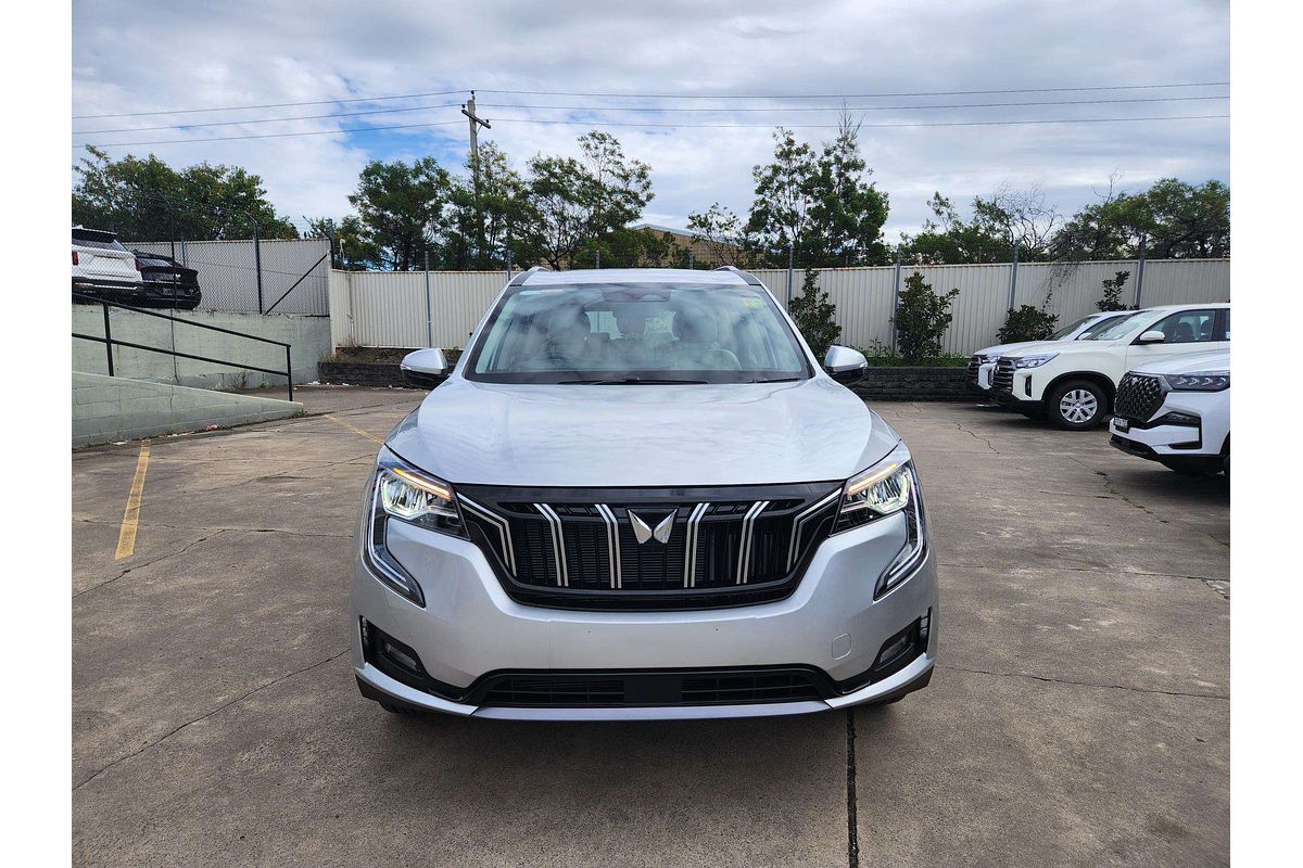 2025 Mahindra XUV700 AX7L