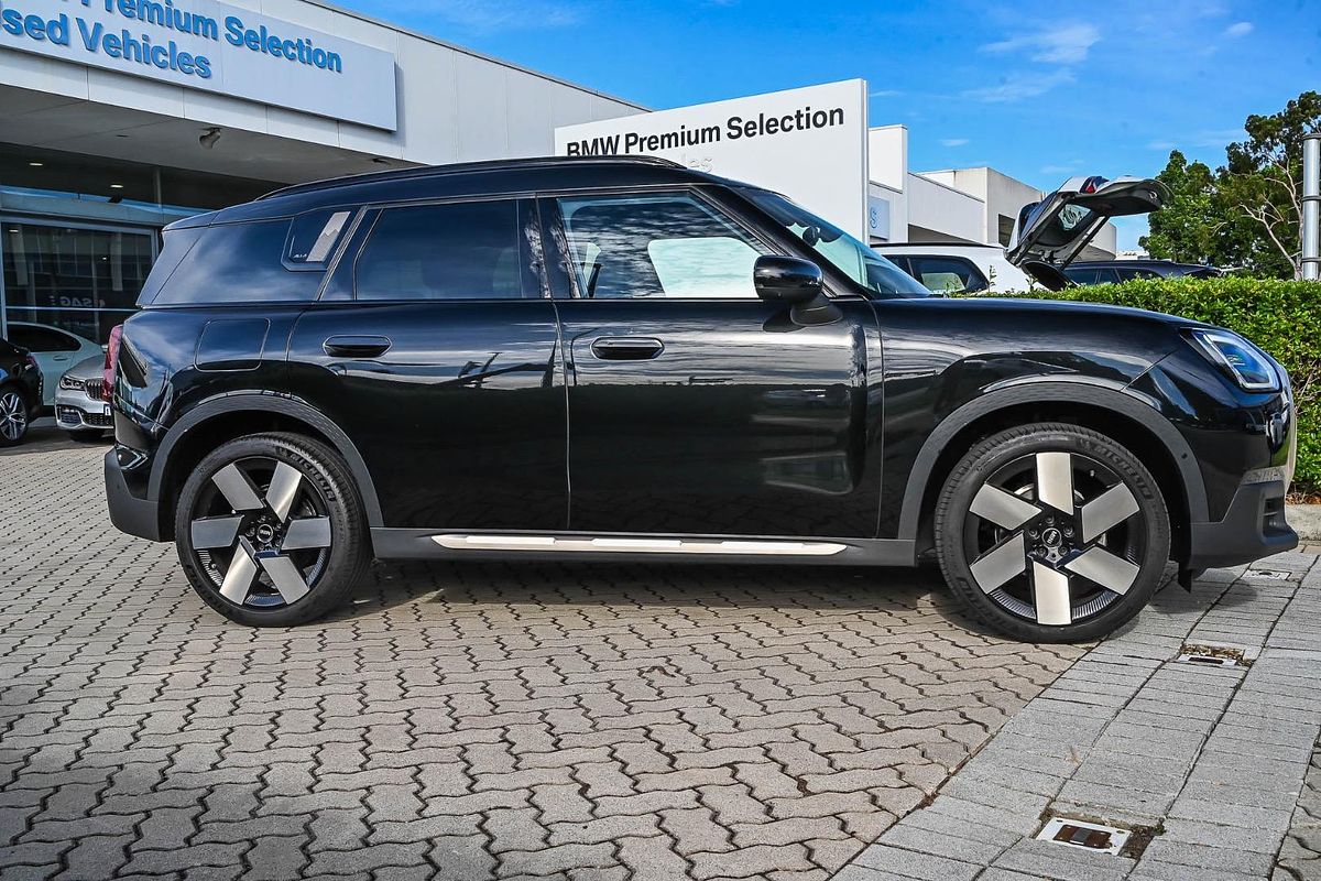 2024 MINI Countryman S Favoured U25