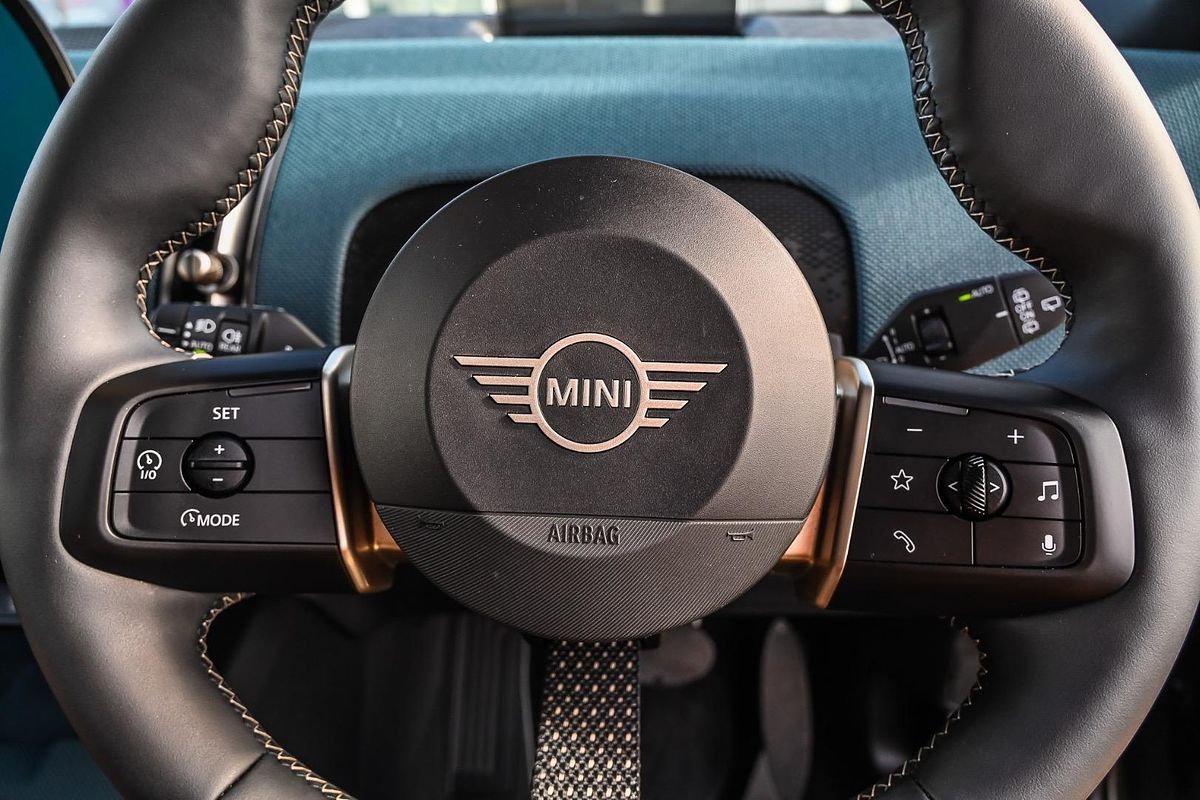2024 MINI Countryman S Favoured U25