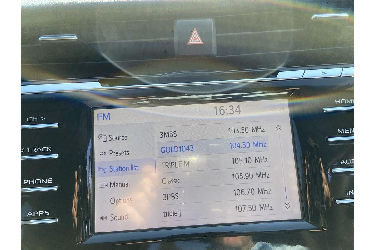 2020 Toyota Camry Ascent AXVH70R