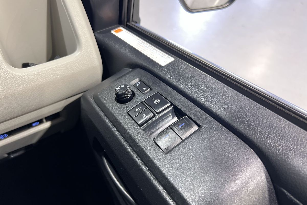 2022 Toyota Hiace Commuter GDH322R